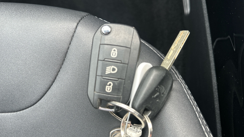 Peugeot 2008 1.6 BlueHDi 120 Allure 5dr Diesel Estate